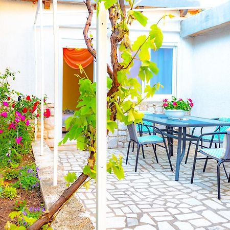 Vacation Home Grill & Chill With 350M2 Garden With Bbq Novi Vinodolski Esterno foto
