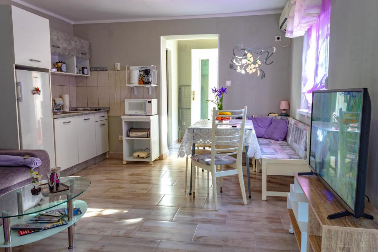 Vacation Home Grill & Chill With 350M2 Garden With Bbq Novi Vinodolski Esterno foto