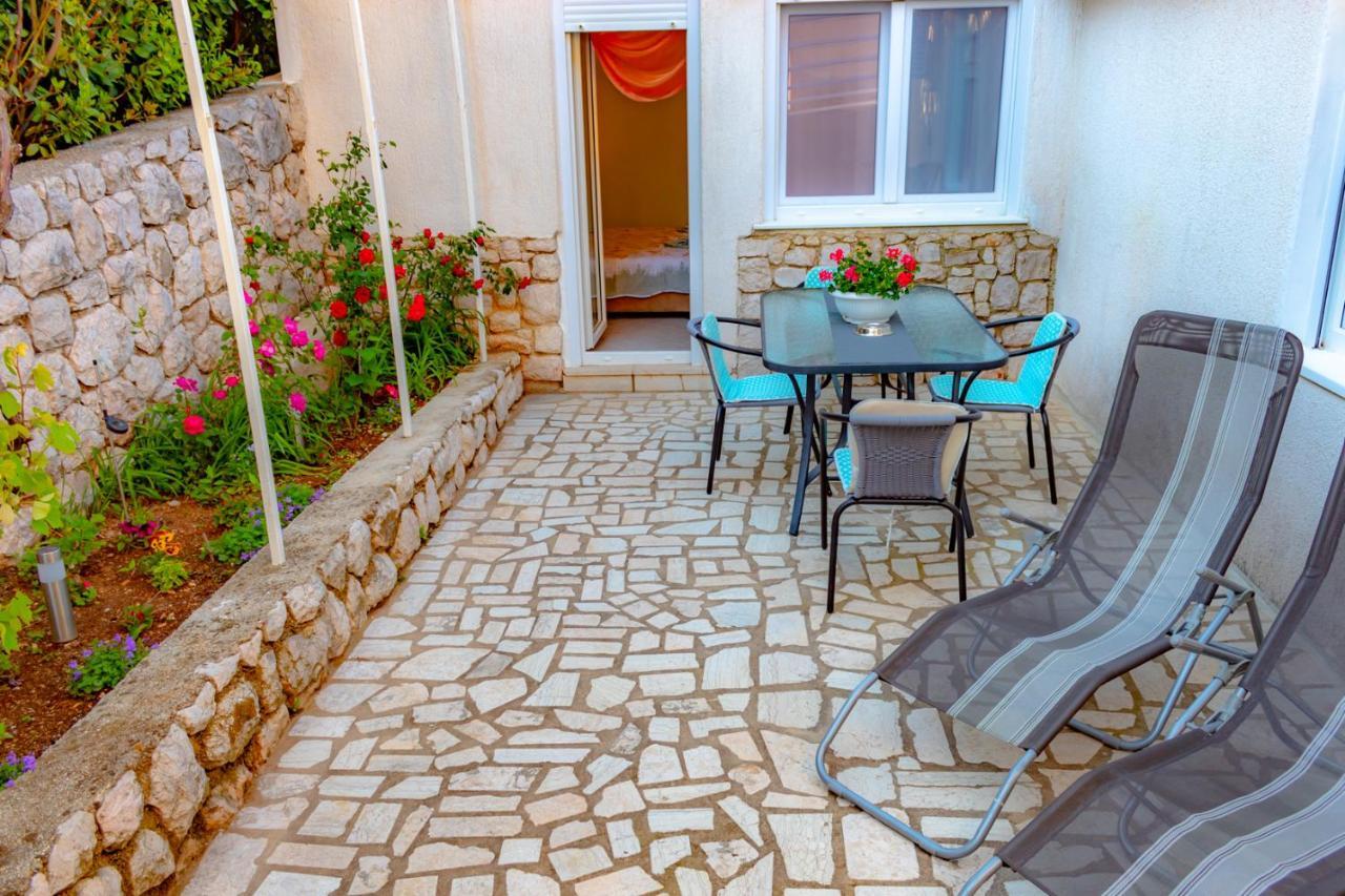 Vacation Home Grill & Chill With 350M2 Garden With Bbq Novi Vinodolski Esterno foto