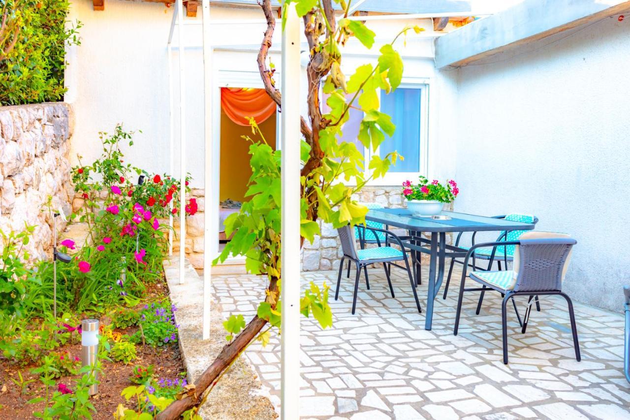 Vacation Home Grill & Chill With 350M2 Garden With Bbq Novi Vinodolski Esterno foto