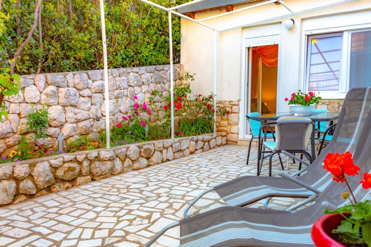 Vacation Home Grill & Chill With 350M2 Garden With Bbq Novi Vinodolski Esterno foto